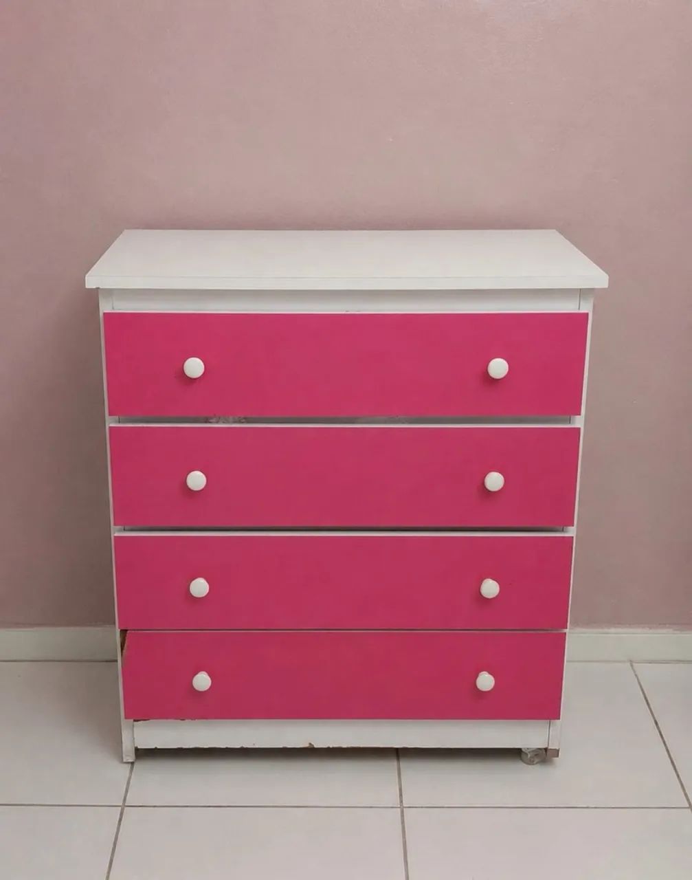 Cômoda rosa + prateleira 