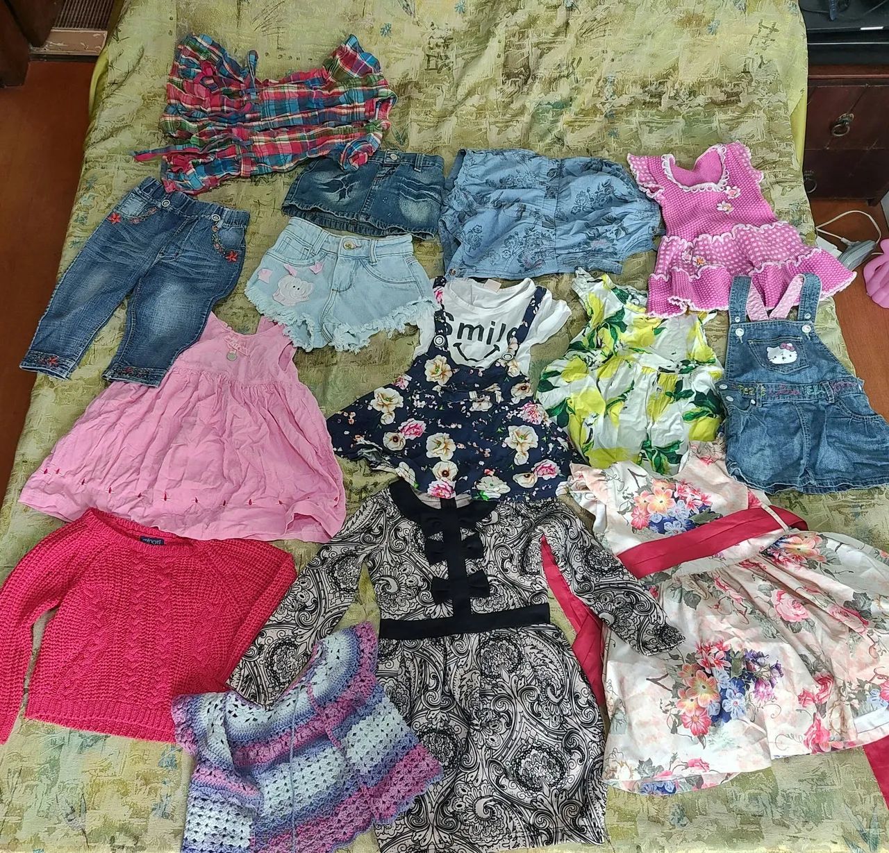 Lote de roupa de menina