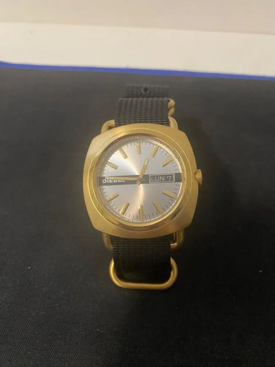 Relógio Diesel Vintage DZ2127 Dourado e pelaeira de nylon usado - Foto 3