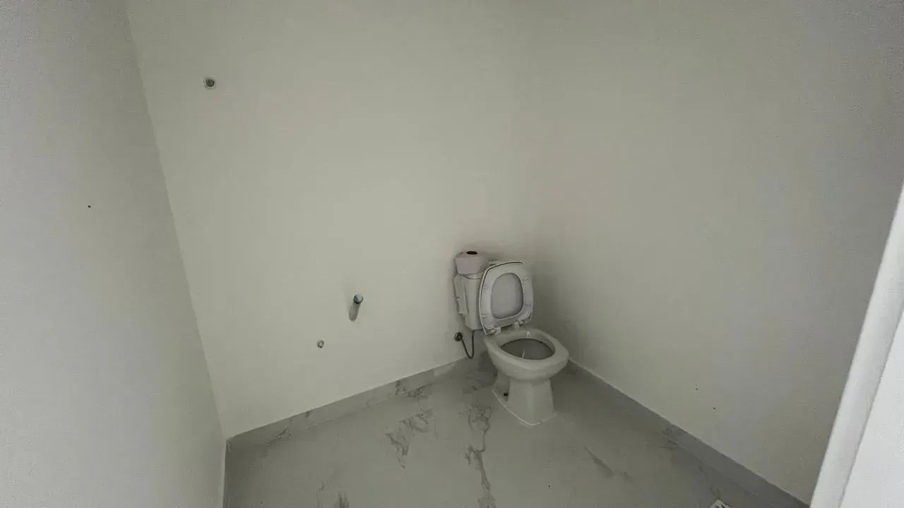 SALA COMERCIAL COM ÓTIMA LOCALIZAÇÃO PARA LOCAÇÃO!!! NA MEIA PRAIA - Foto 10