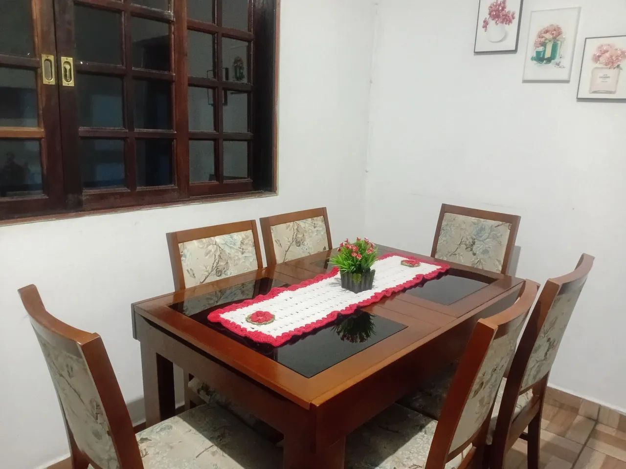 Mesa com 6 cadeiras $1.100