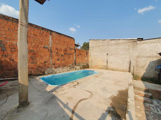 Casa com piscina bem localizada - Foto 6
