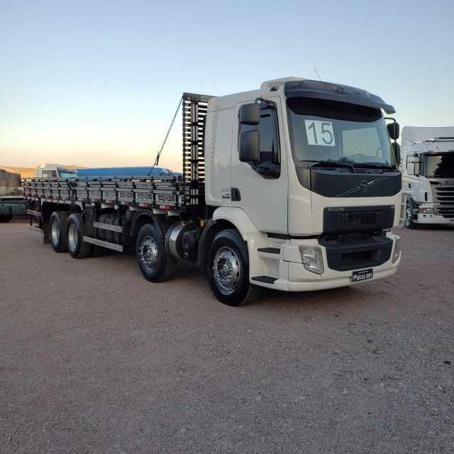 Caminhão Volvo VM330 Bitruck 2015 8x2 i- Shift Carroceria Aberta Ar condicionado bitruque - Foto 2