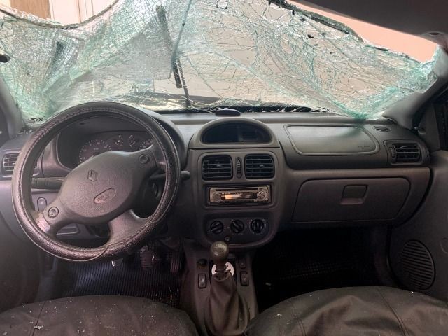 Renault Clio Sedan 2003 ( Média Monta )
