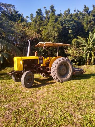 Trator Valmet com todos implementos