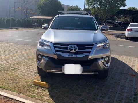 TOYOTA HILUX SW4