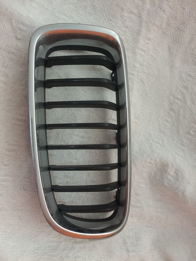 Grade frontal BMW 320i 2012/15 esquerdo 