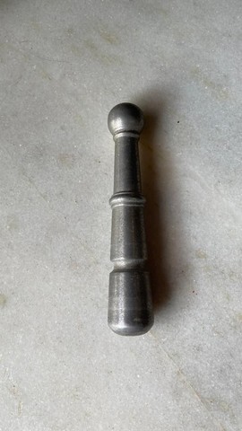 Antigo pilão de alumínio fundido.  - Foto 4