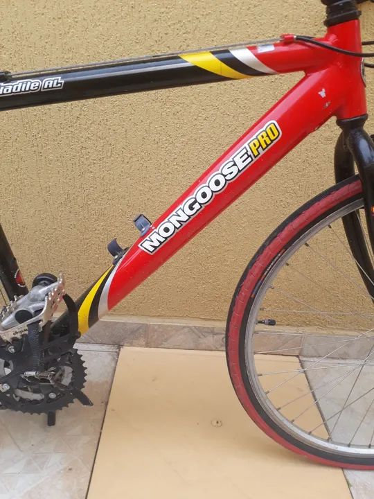 Vendo Montain Bike Mongoose em bom estado.
