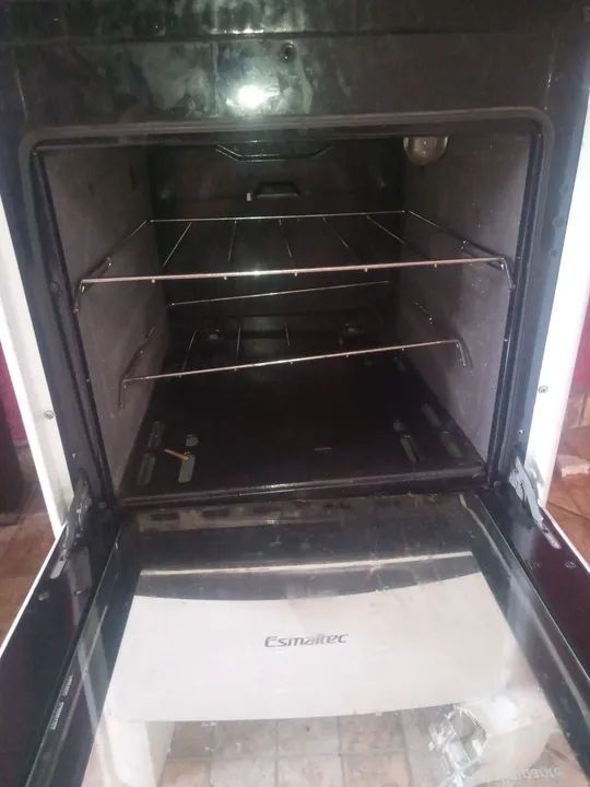 Vendo gente fogão Esmaltec conservado mas funciona só duas bocas e o forno