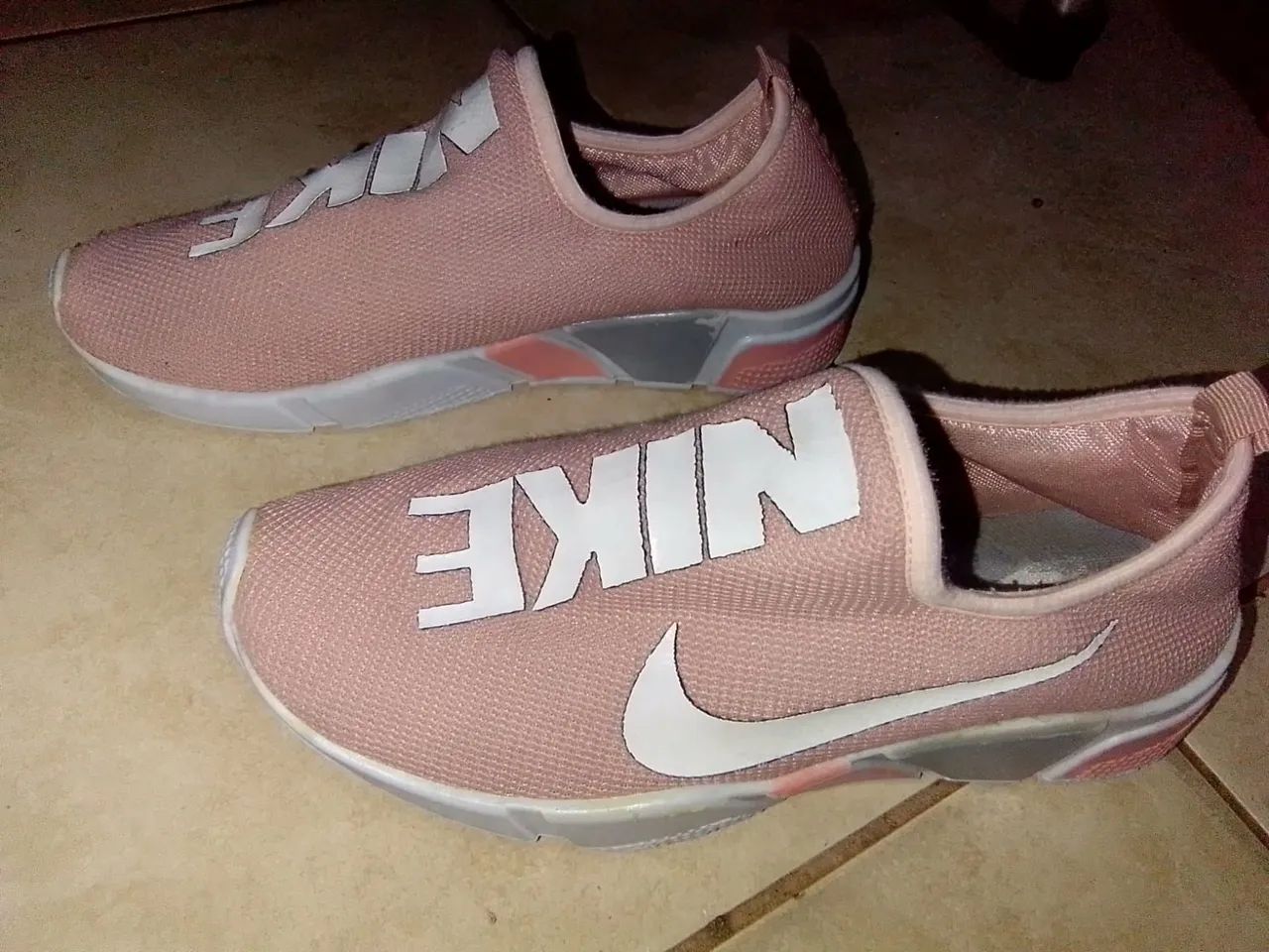 SAPATO ROSA FEMININO N°37. (NIKE)