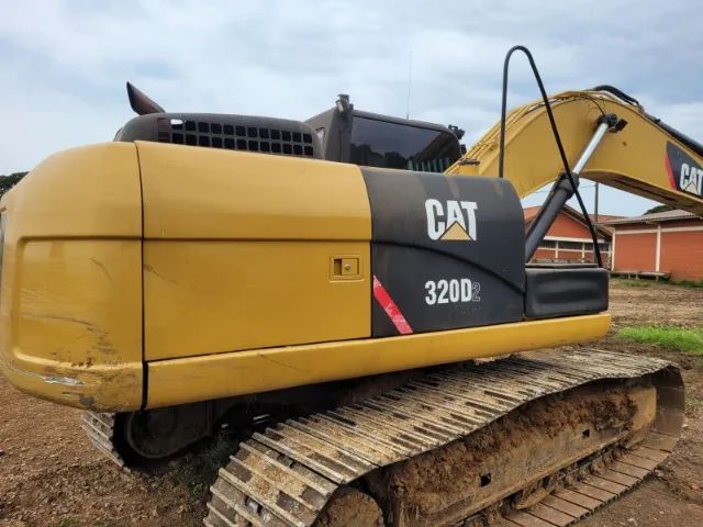 Escavadeira Caterpillar 320D2 2013