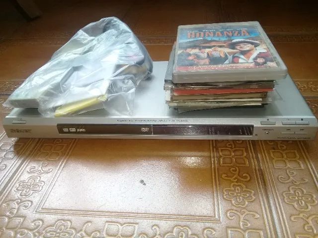 sony dvd player DVP-NS53P + alguns dvds 80 reais retirando  - Foto 2