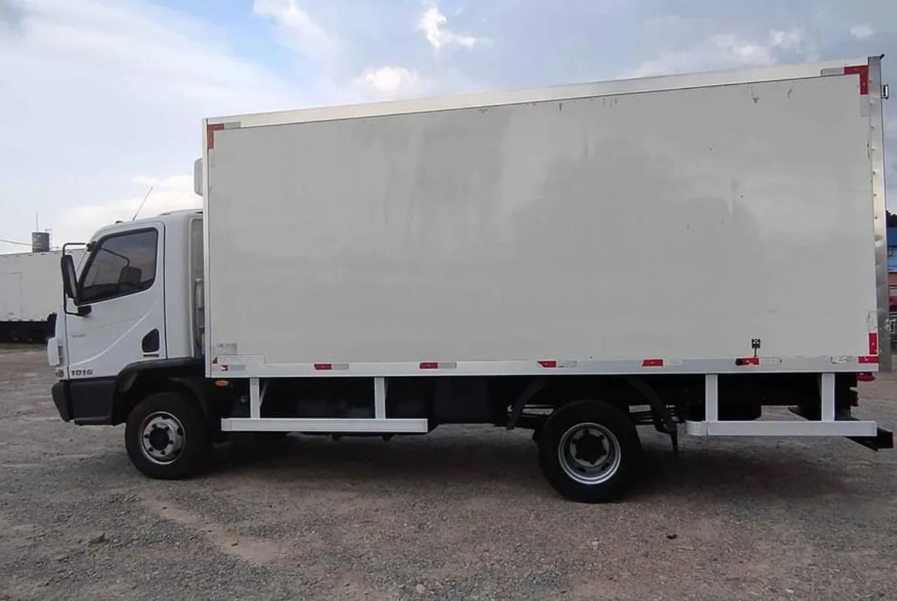 Caminhão Mb Accelo 1016  Baú Refrigerado  - Foto 5