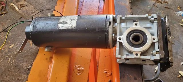 Vende se um motoredutor 24 volt