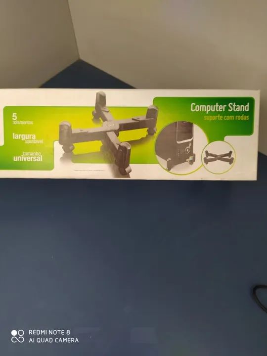 suporte de computador com regulagem e  rodizio