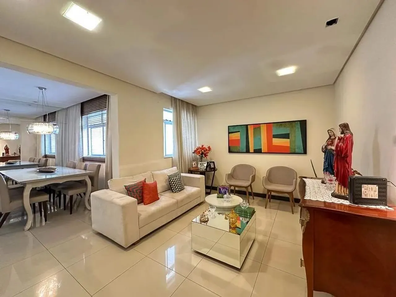 Apartamento no centro de Divinópolis/MG, com elevador, 03 quartos, 01 suíte, 01 vaga de ga