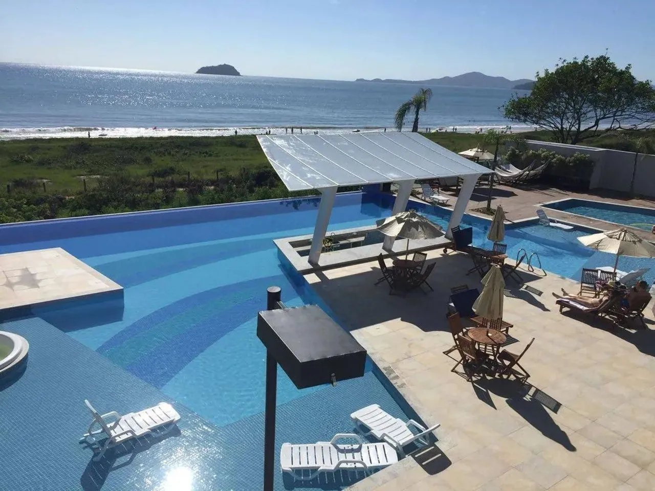 Bali Beach Semi-mobiliado com 2 dormitórios e vista mar permanente em Balneário Piçarras
