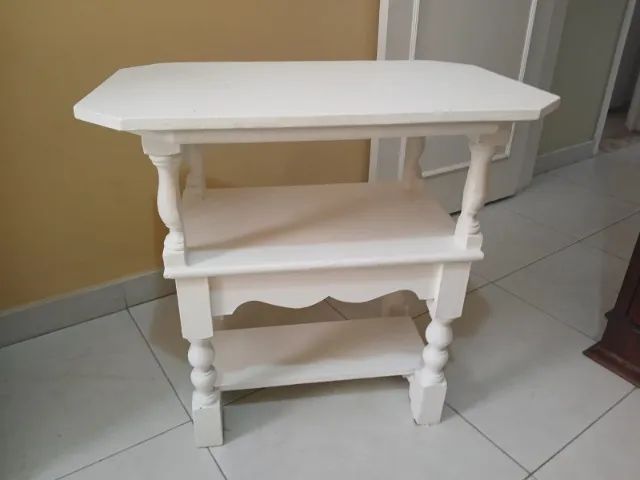 Mesa branca de sala ou quarto 