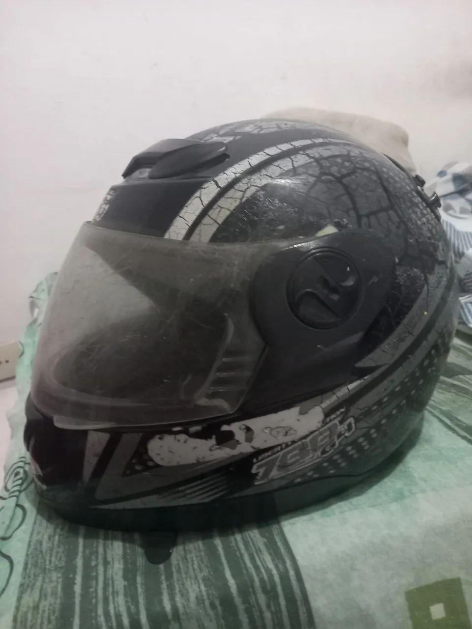 Capacete de Moto - Preto com Desenho