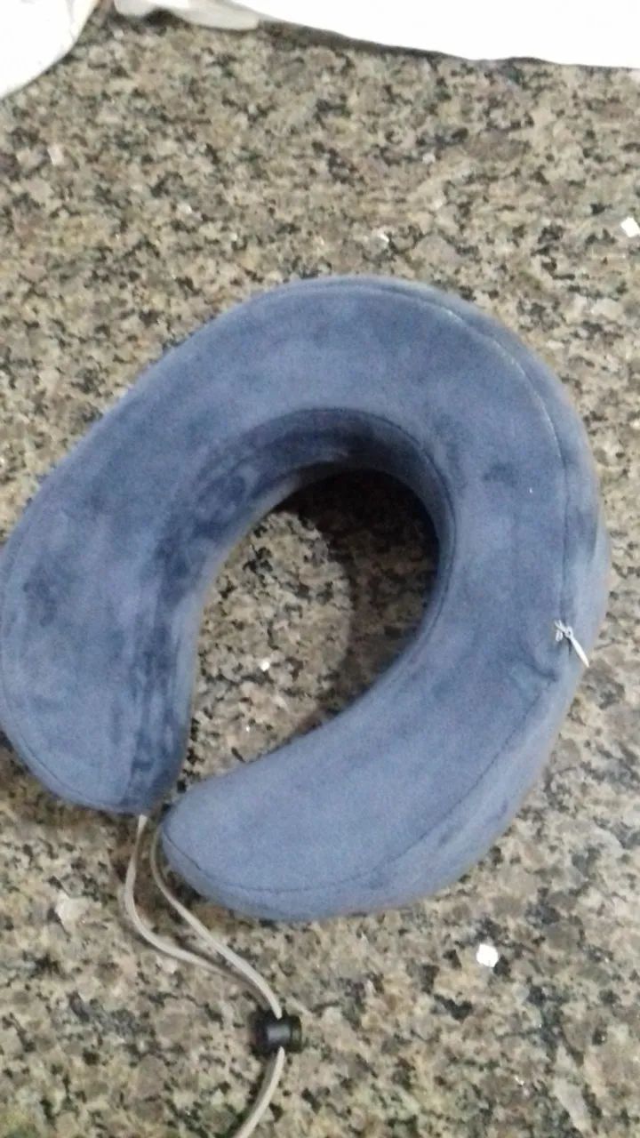 Travesseiro de  pescoço com massageador - Foto 3