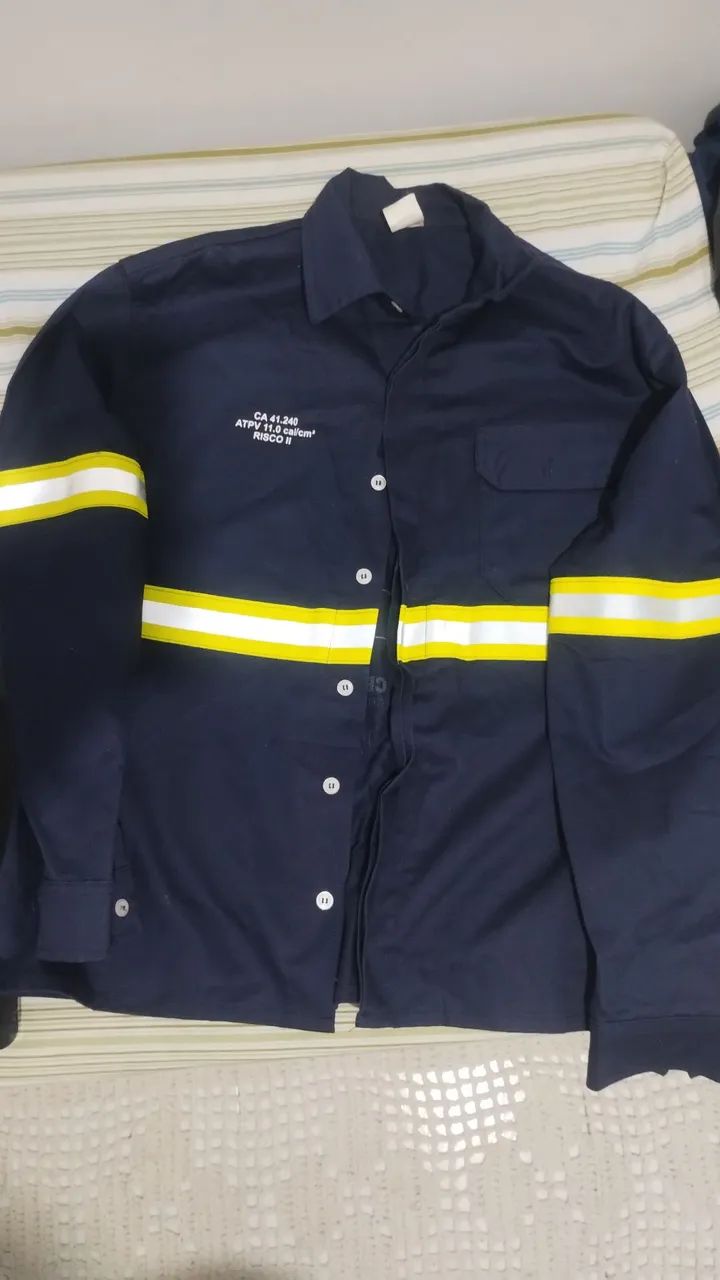 Conjunto Profissional Azul com Faixas Refletivas - eletricista - anti chama risco II  - Foto 2