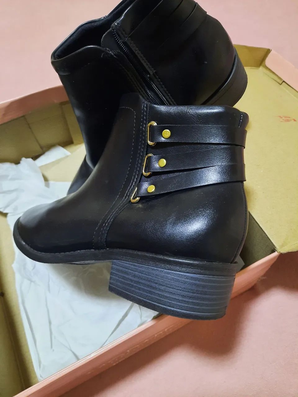 Bota Feminina Preta Confortável e Elegante - Foto 2