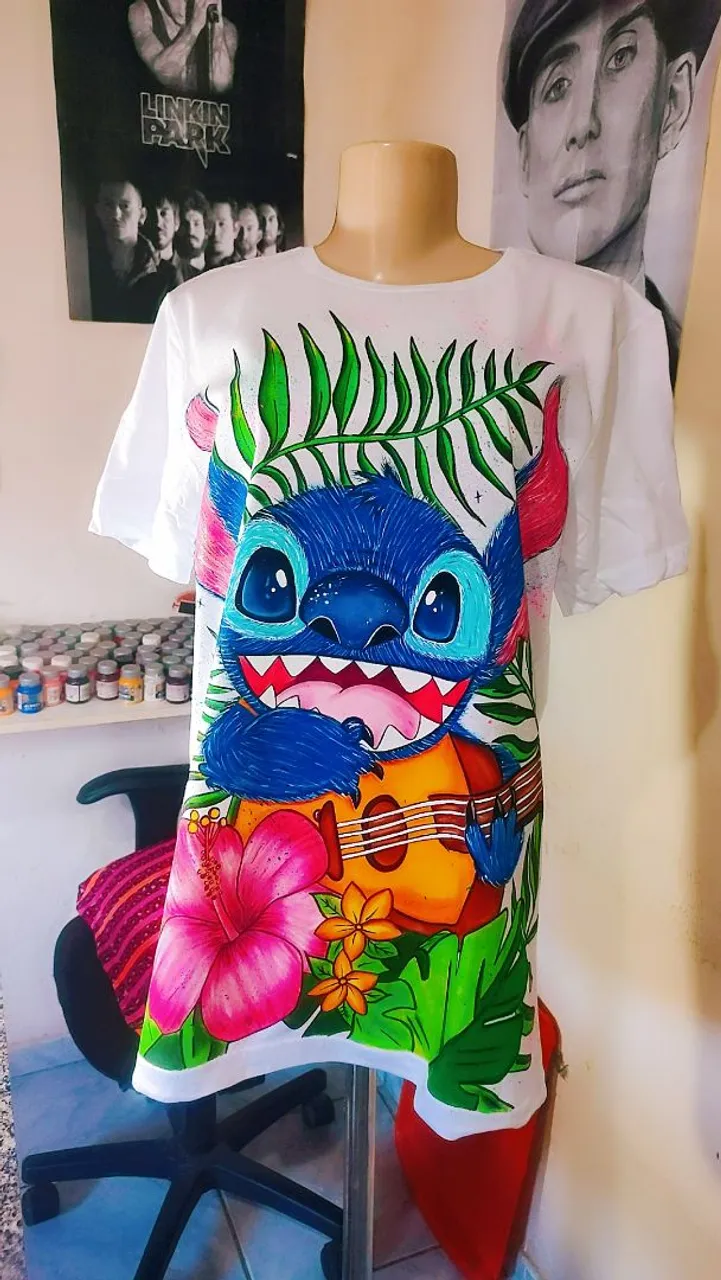 Camiseta feminina Stitch Pintado à Mão - Exclusivo!