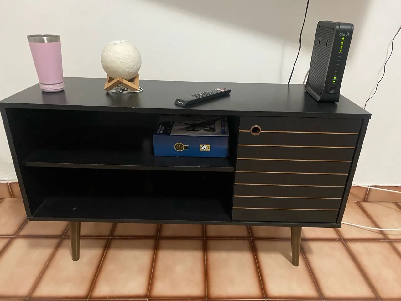 Rack de TV Preto com Prateleira e Porta