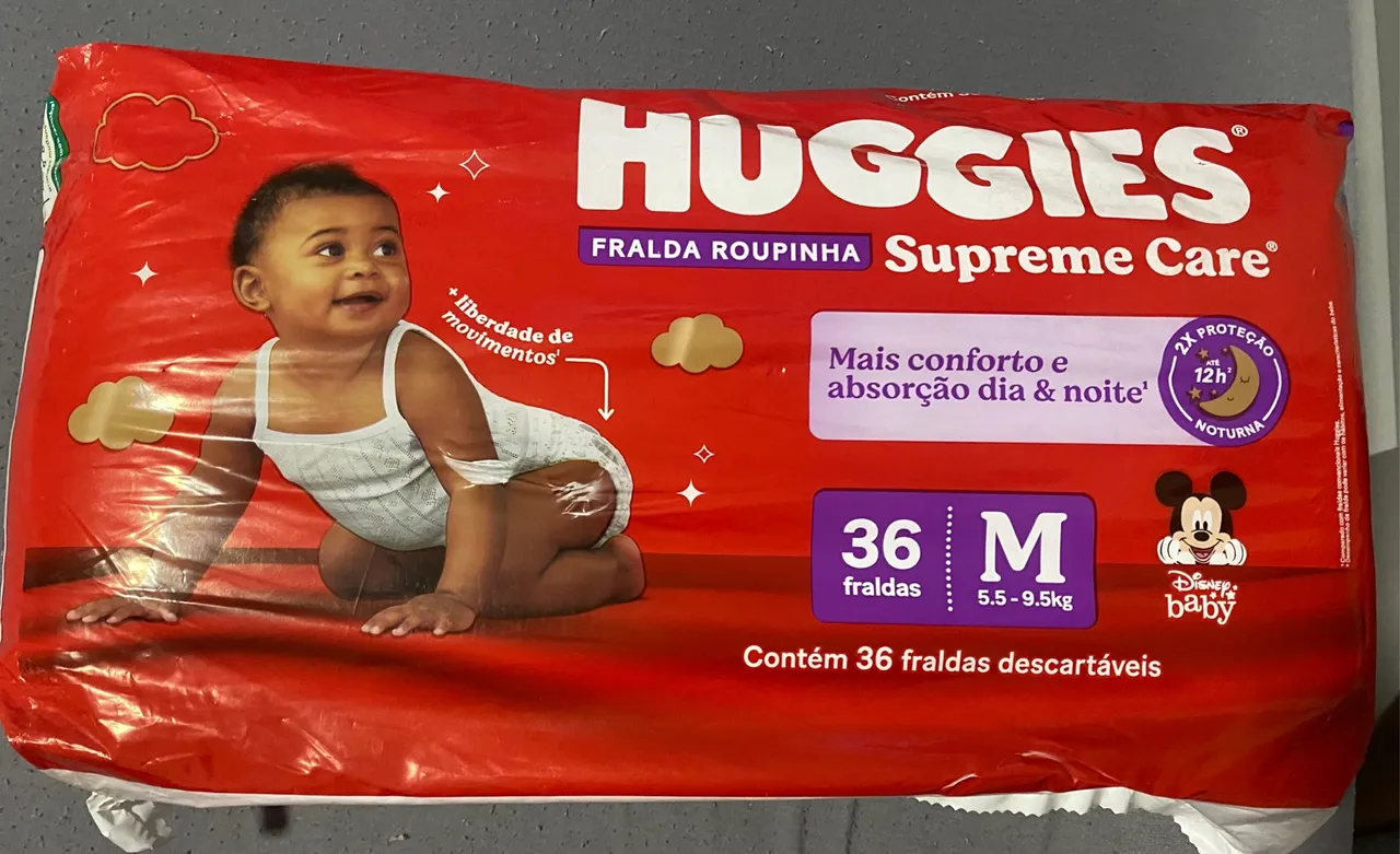 2 pacotes de Fraldas Huggies Supreme Care M 36 Unidades em um dos pacotes e 33 no outro
