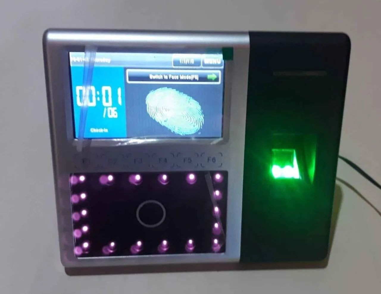 Relógio de ponto biométrico facial e digital