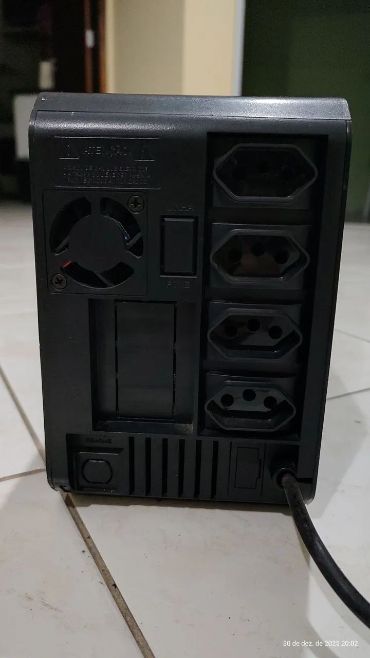 Três Nobreaks APC 600 - Foto 2