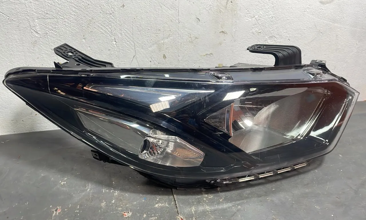 Farol Chevrolet Ônix 2020 lado direito