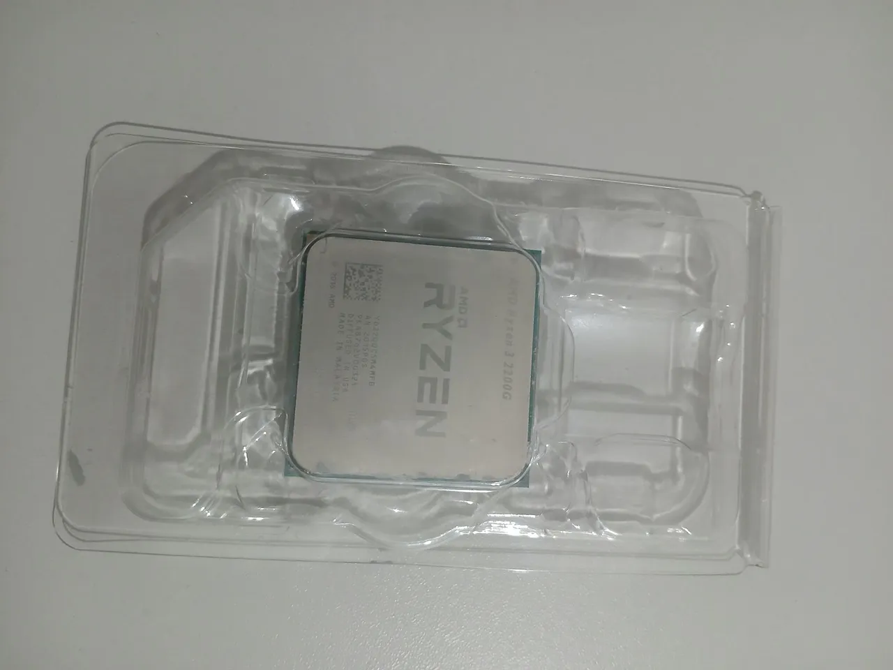 Ryzen 3 2200G com cooler original e vídeo integrado - bom estado
