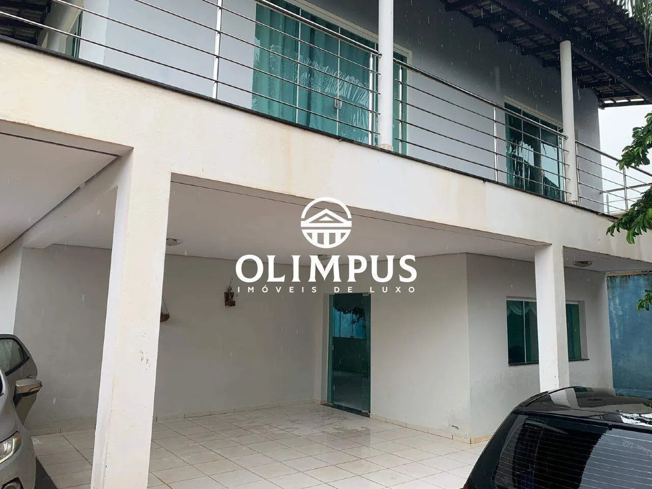 Casa com dois pavimentos para locação no bairro Jardim Karaíba, com área aproximada de 420