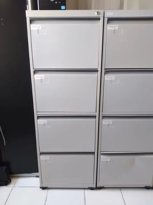 Vendo arquivo de aço 4 gavetas - Foto 2