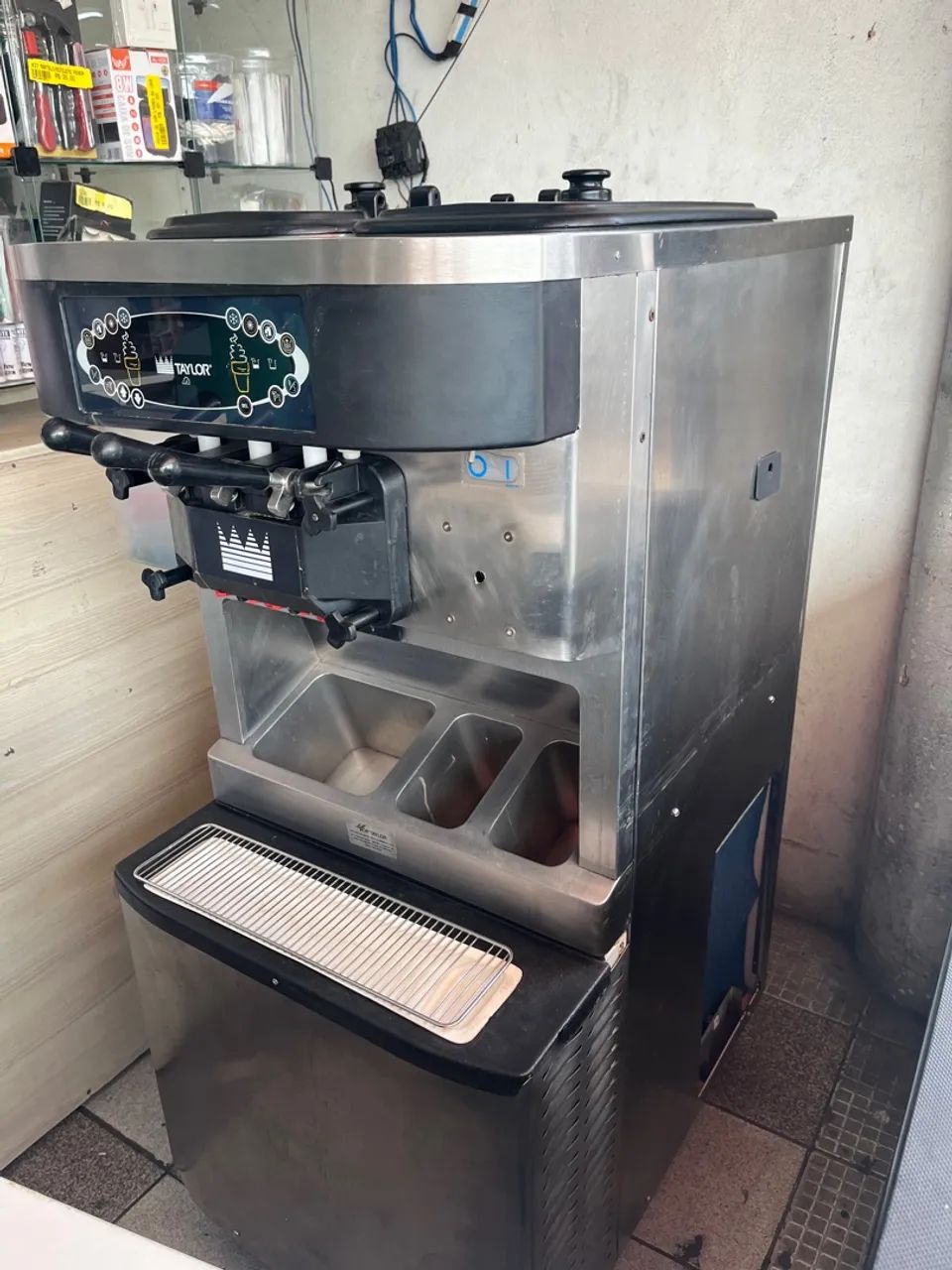 Máquina de sorvete taylor c712 com bomba - Foto 3