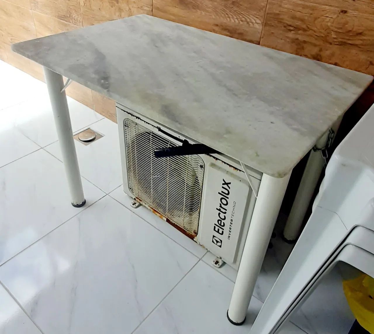 Mesa em mármore 1.10 X 0.70 - Foto 2