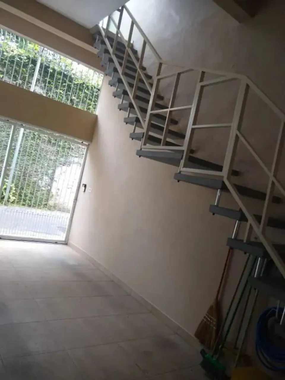 Sobrado à venda no bairro Dos Casas/SBC - 5 dorms, churrasqueira e 2 vagas; 130m²