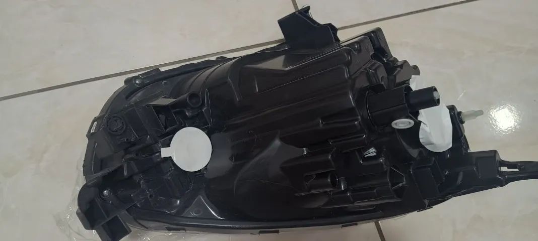 Farol nissan march 2014