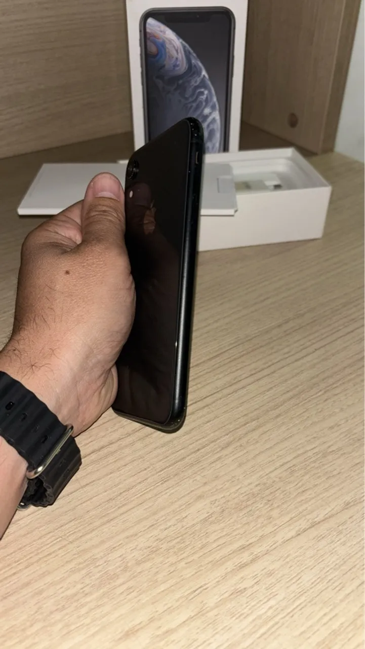 Vendo IPhone XR, 128 GB, cor preta, tudo funcionando