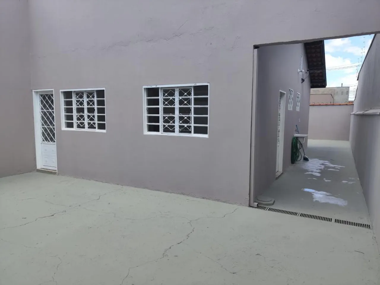 Casa com terreno amplo no Jd Angelo Jurca | É aqui na Imobiliária Rosa e Rangel