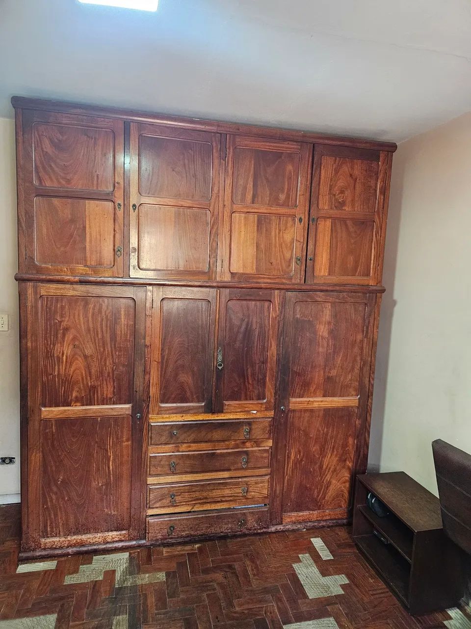 Guarda roupa antigo clássico MACIÇO  - Foto 2