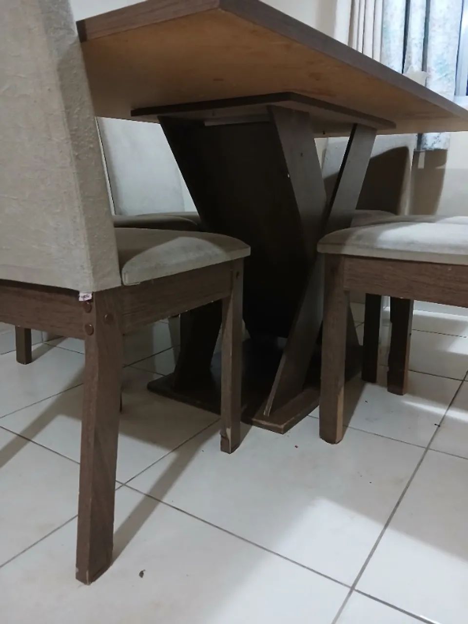 Mesa com 6 cadeiras 64291060313474121