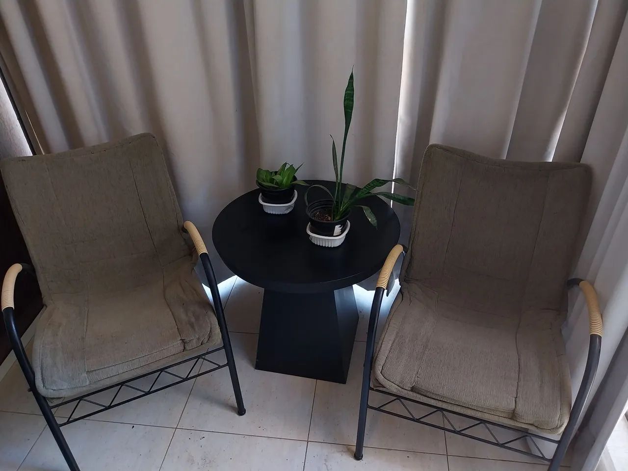 Conjunto sacada mesa e cadeiras