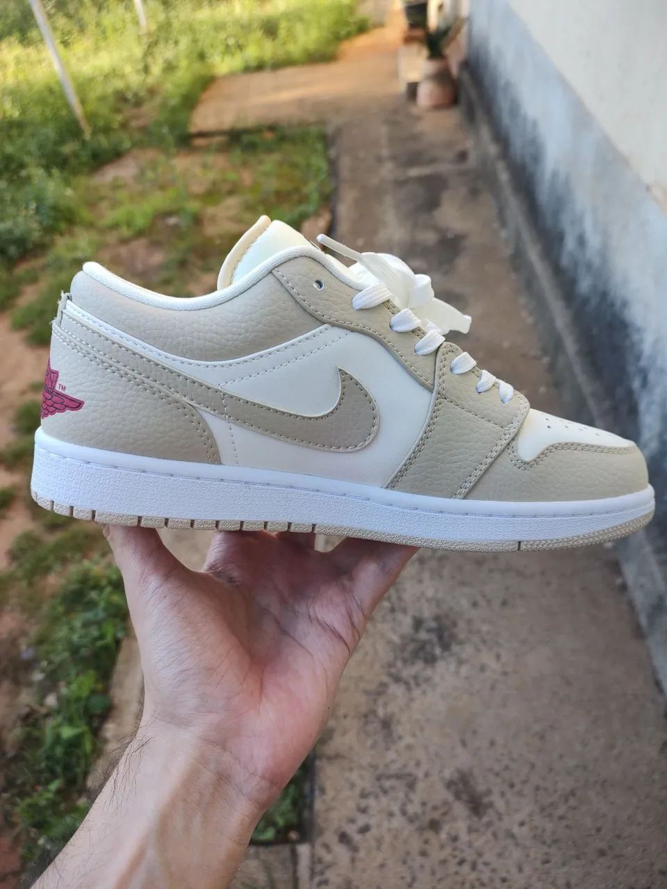 Air Jordan 1 Low SE Sail Rattan University Red - Foto 2