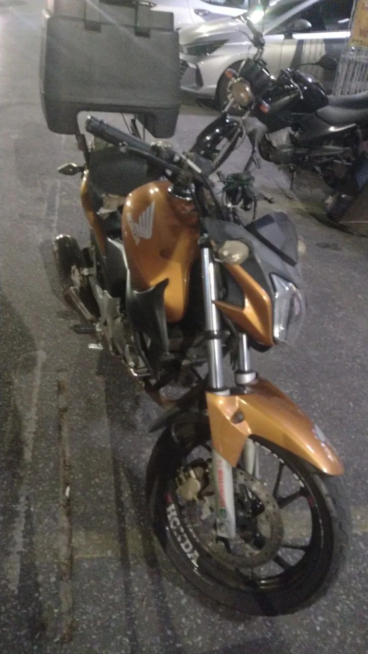 Vendo ou troco por menor cilindrada CB300 2011 motor feito a uma semana com garantia moto  - Foto 3