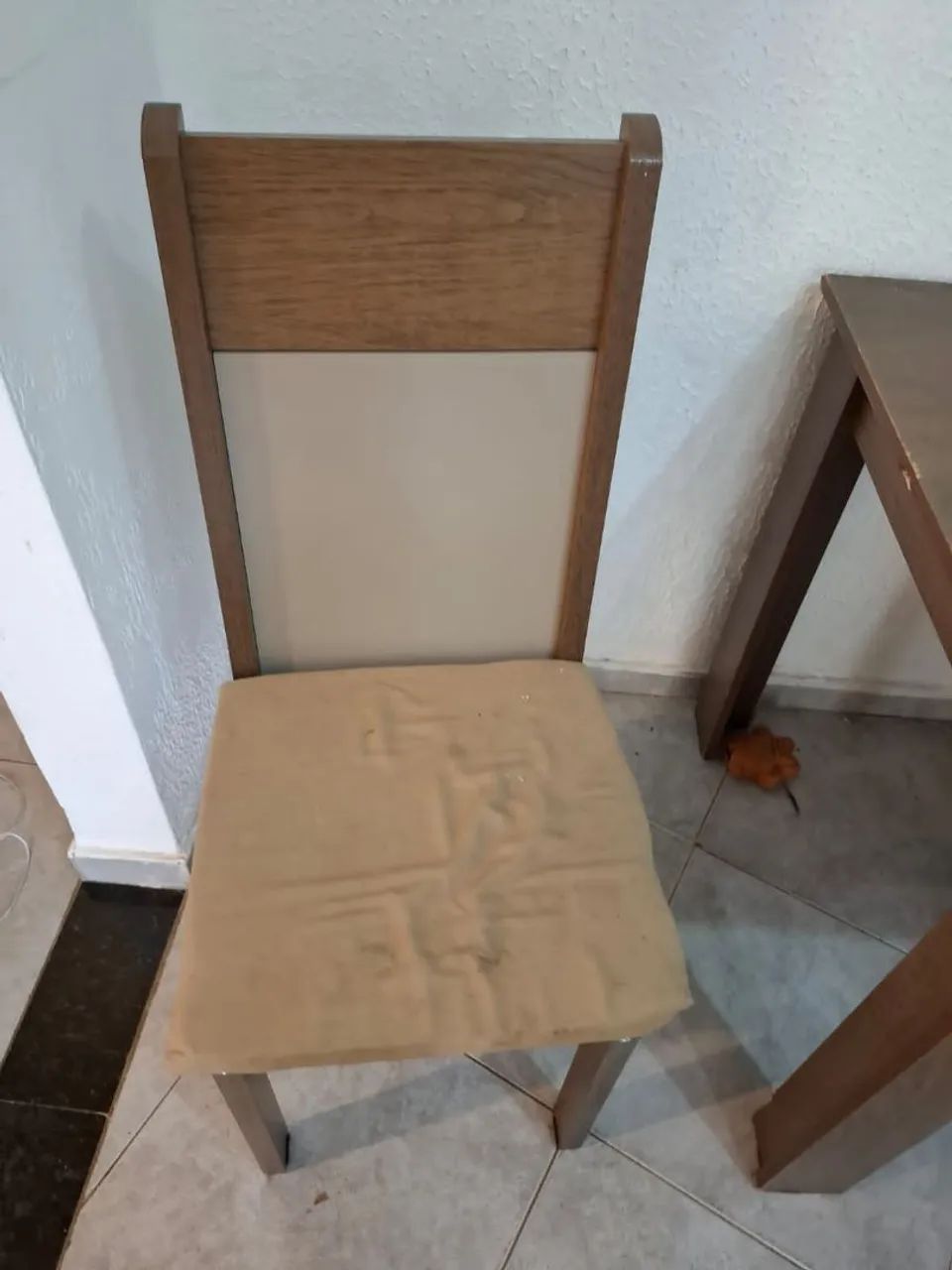 Mesa de jantar com 4 cadeiras 64374837258499122