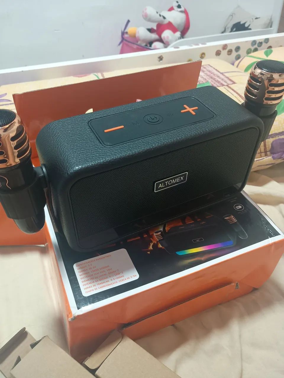 Caixa de Som Bluetooth Portátil com Microfones