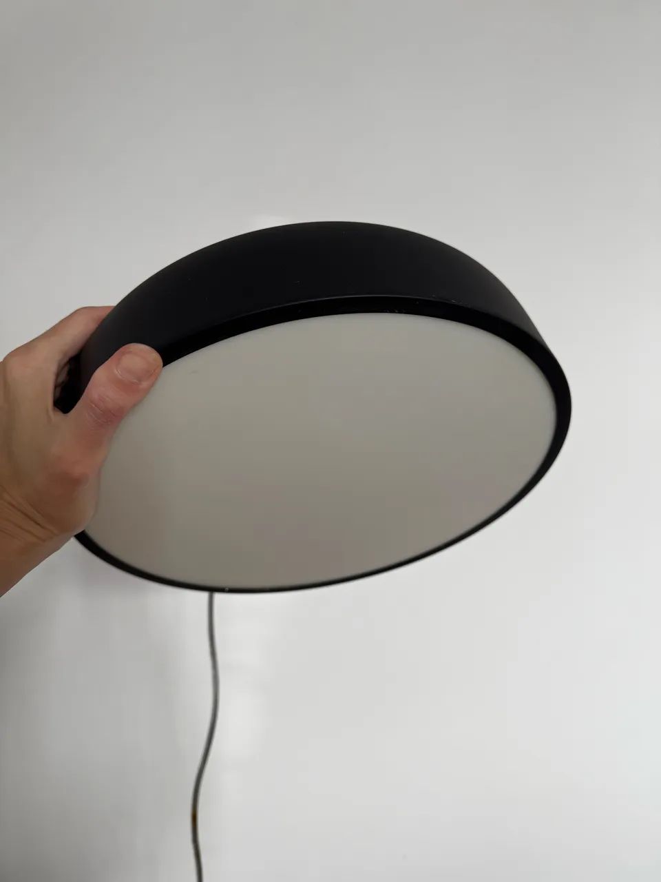 Luminária plafon de sobrepor redondo preto Ø29X9,5cm -  Alumínio e acrílico - Victoria - Foto 6